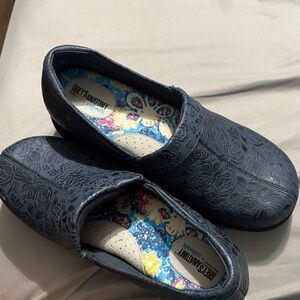 Grey's Anatomy nursing shoes. Dark Blue never worn